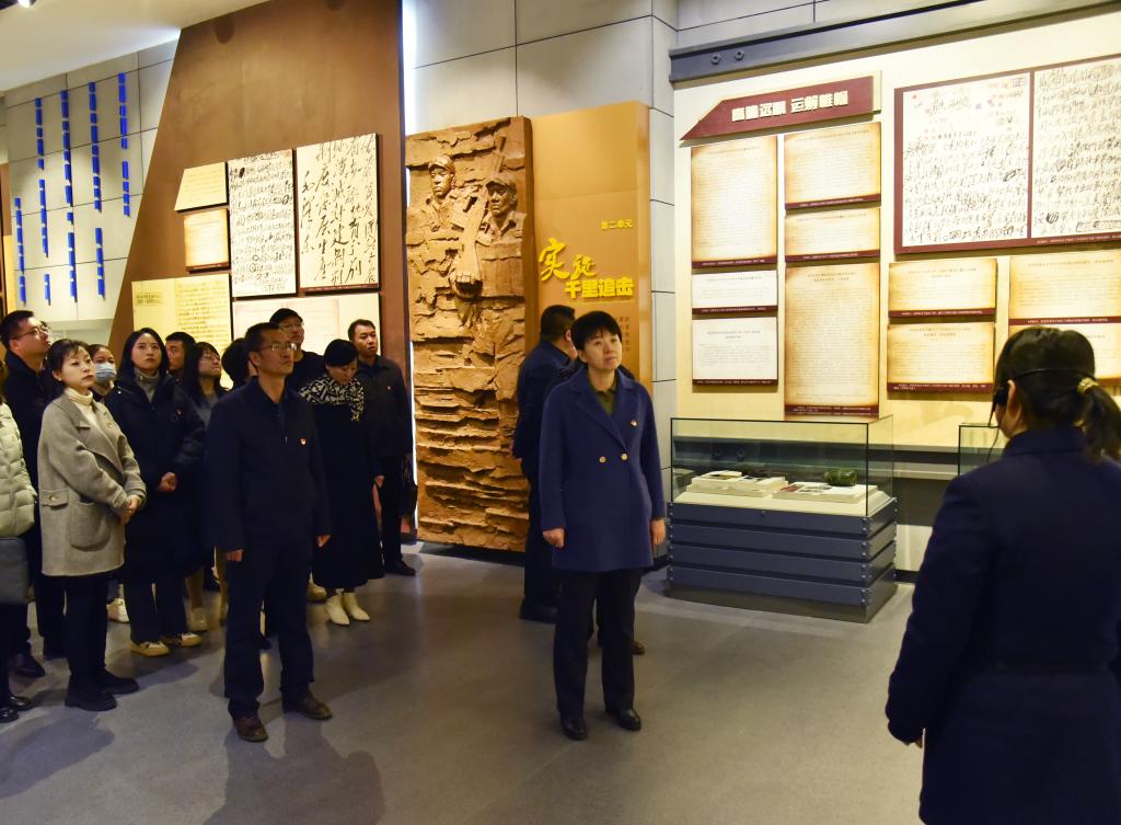 常務副校（院）長唐斫以普通黨員身份參加辦公室黨支部主題黨日活動